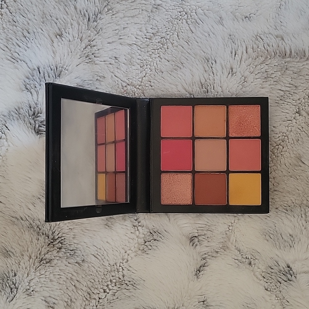 Huda Beauty Coral Obsessions Eyeshadow Palette